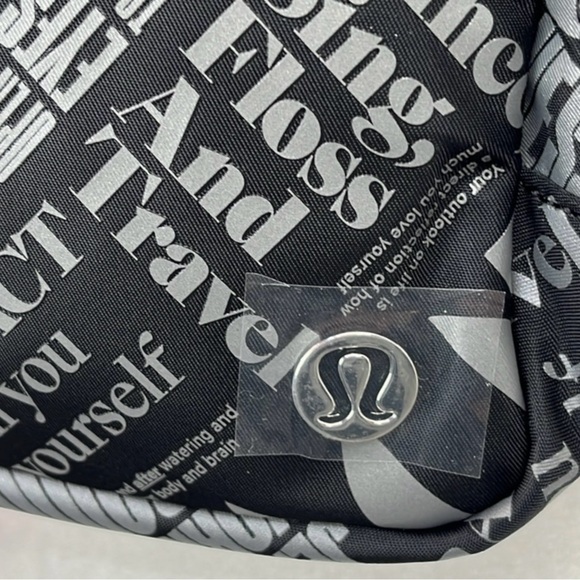 Lululemon NWT Unisex Everywhere Belt Bag 1L Manifesto Print Black/Silver - Picture 7 of 10